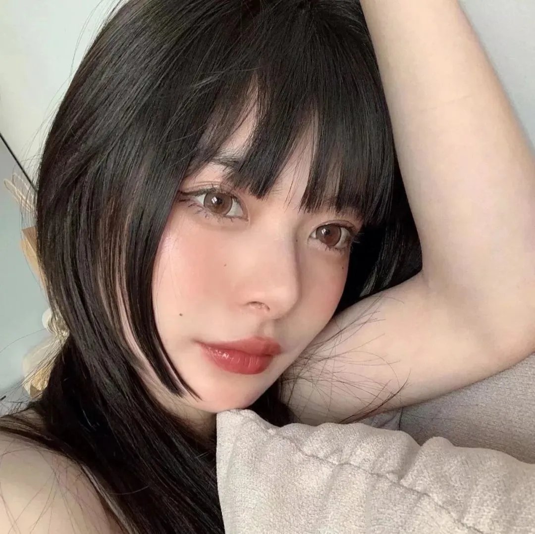 她的双眼背后海报